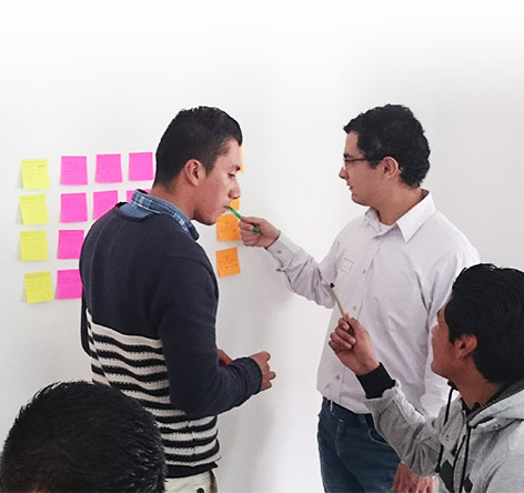 Equipo Sikuani trabajando en proyectos de innovaci&oacute;n